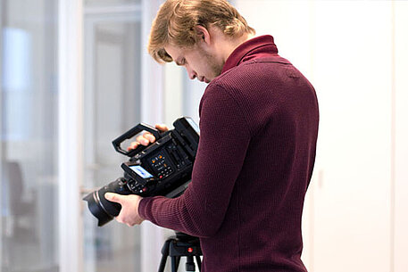 AUDIO-VISUAL MEDIA DESIGNER (f/m/d)
