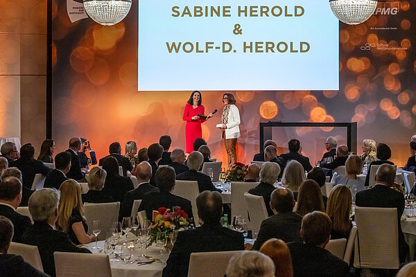 Sabine Herold während der Preisverleihung