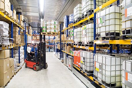 WAREHOUSE CLERK (f/m/d)